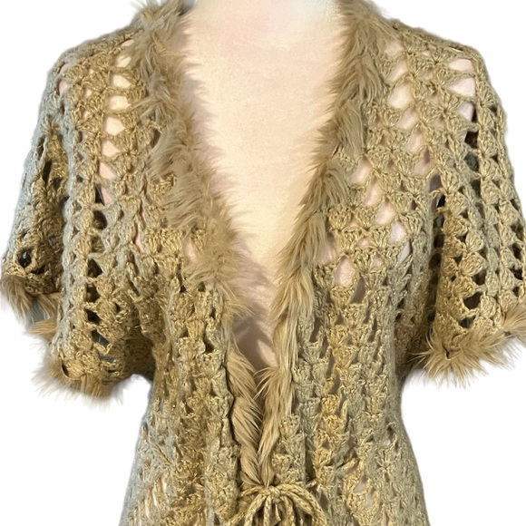 Arden B Crochet Short Sleeve Cardigan Wool Blend with Faux Fur Trim - Picture 4 of 12
